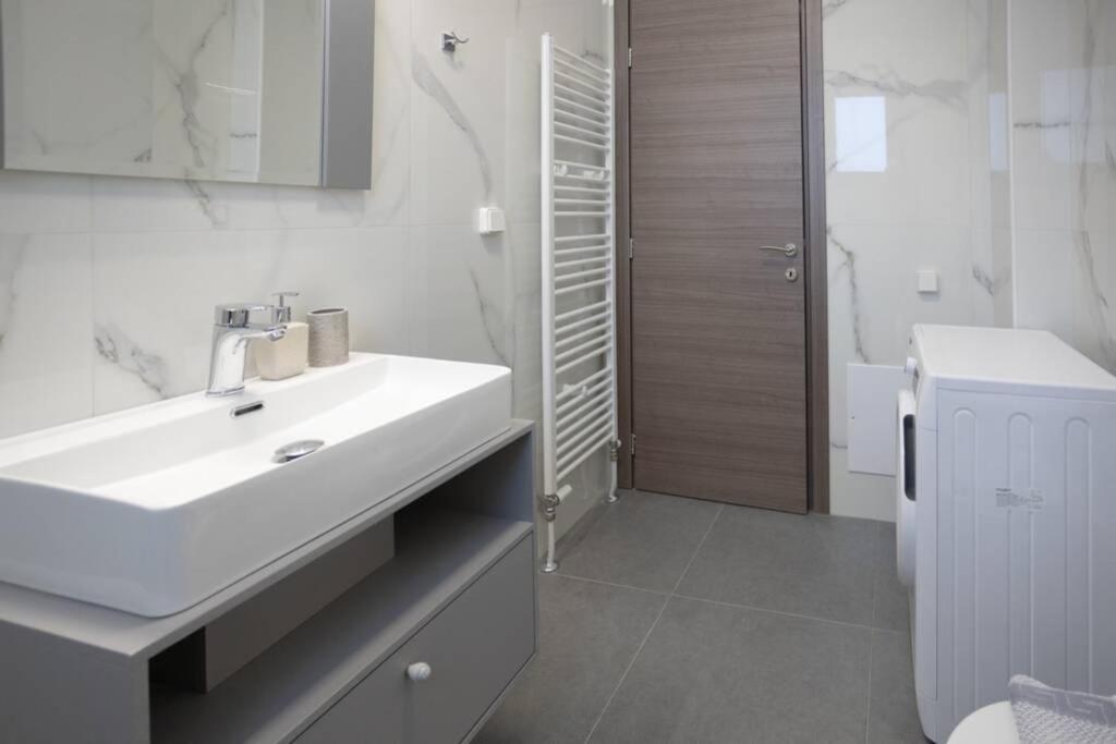 Mela Luxury Apartments Maroulas Ngoại thất bức ảnh